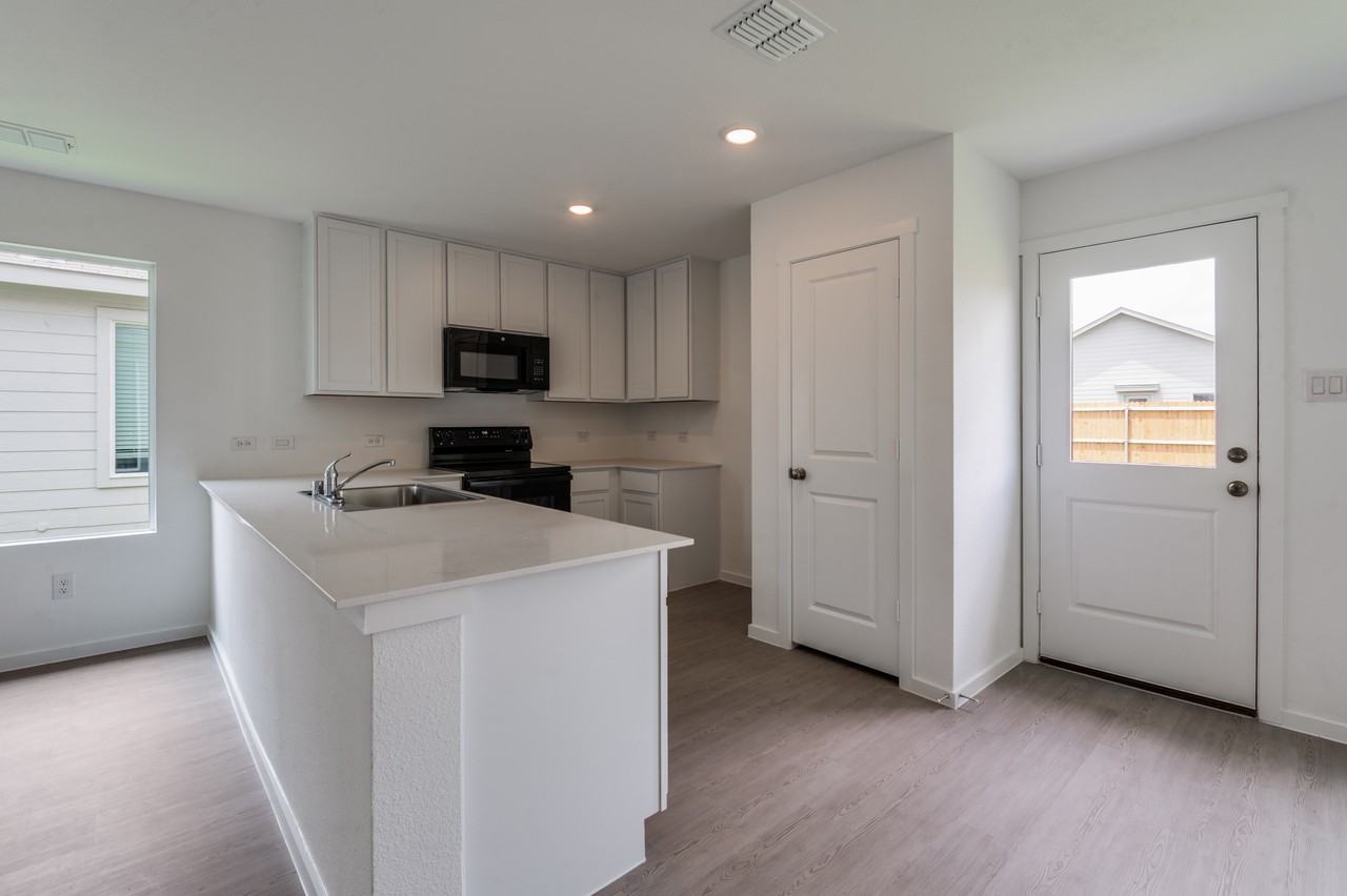 538 Montclair Ave #1 - Photo 4 of 12