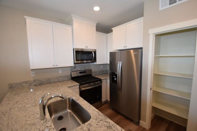 4050 Liverpool St - Photo 5 of 19
