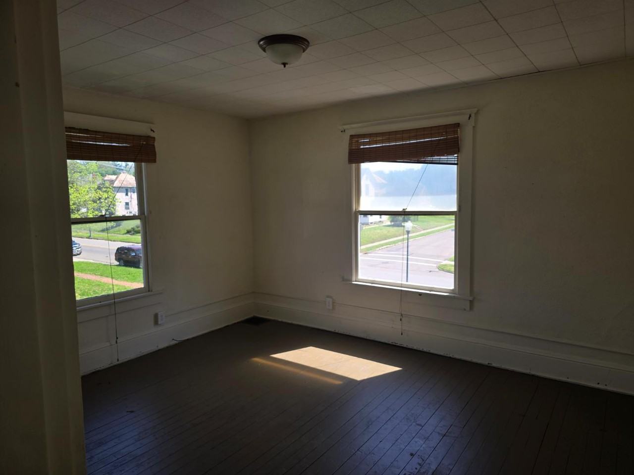 829 1/2 Brighton Blvd - Photo 2 of 8