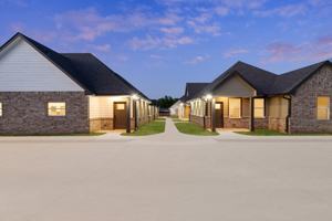 featured image of 216 W Mccurtain Ave