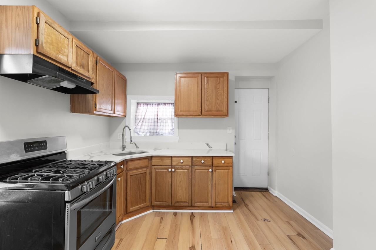 101 S Dean St - Photo 4 of 16