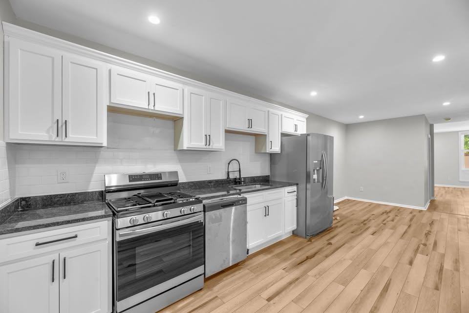 2042 E Fayette St - Photo 2 of 20