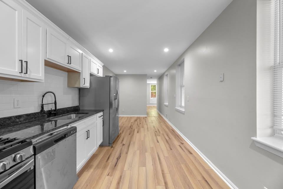 2042 E Fayette St - Photo 4 of 20