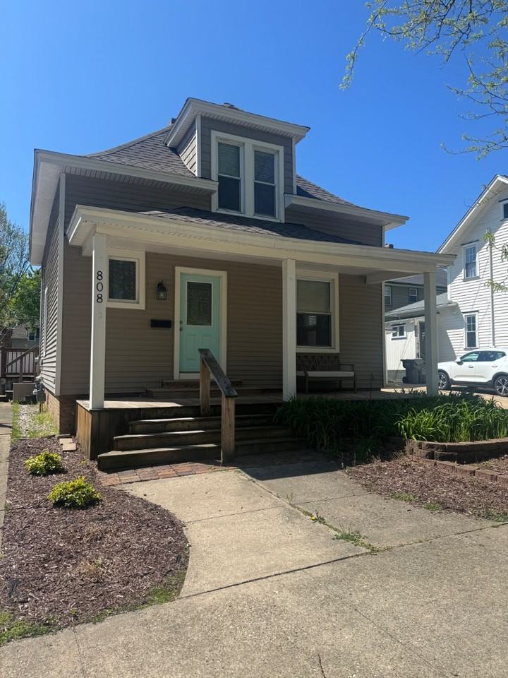 808 Wisconsin Ave - Photo 2 of 11