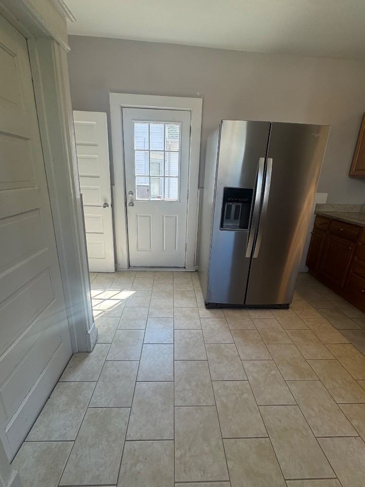 808 Wisconsin Ave - Photo 4 of 11