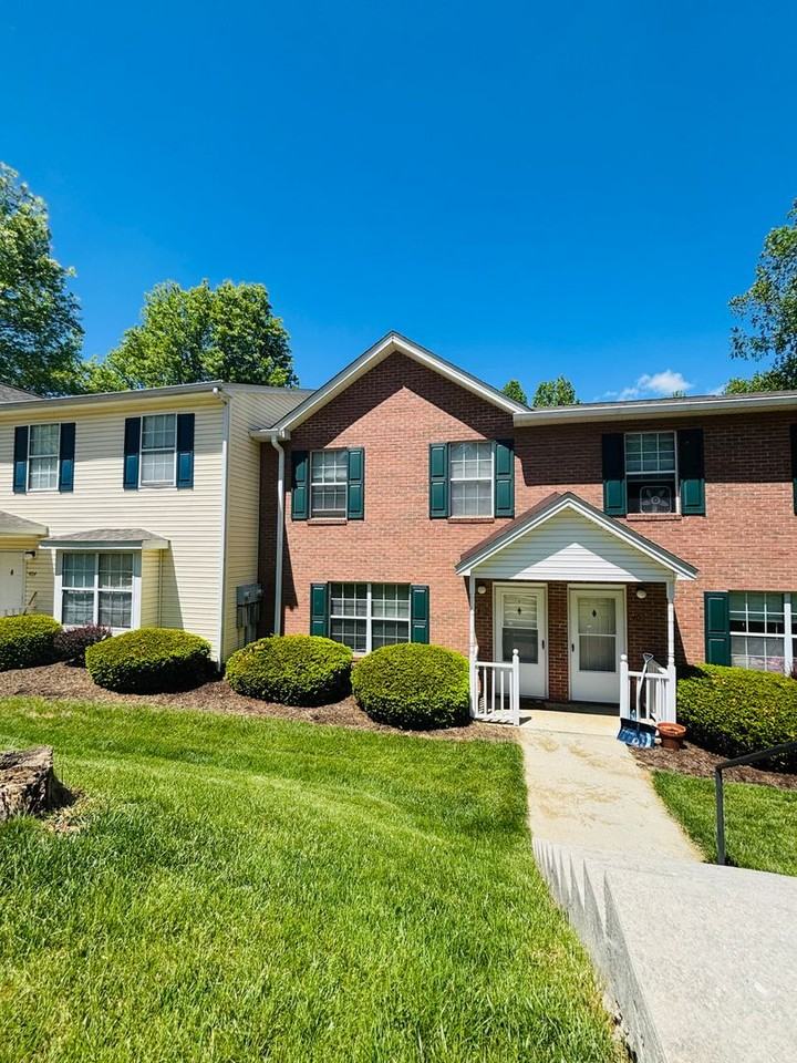 402 Laurence Ln