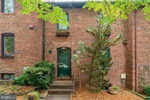 featured image of 35 City Gate Ln #1