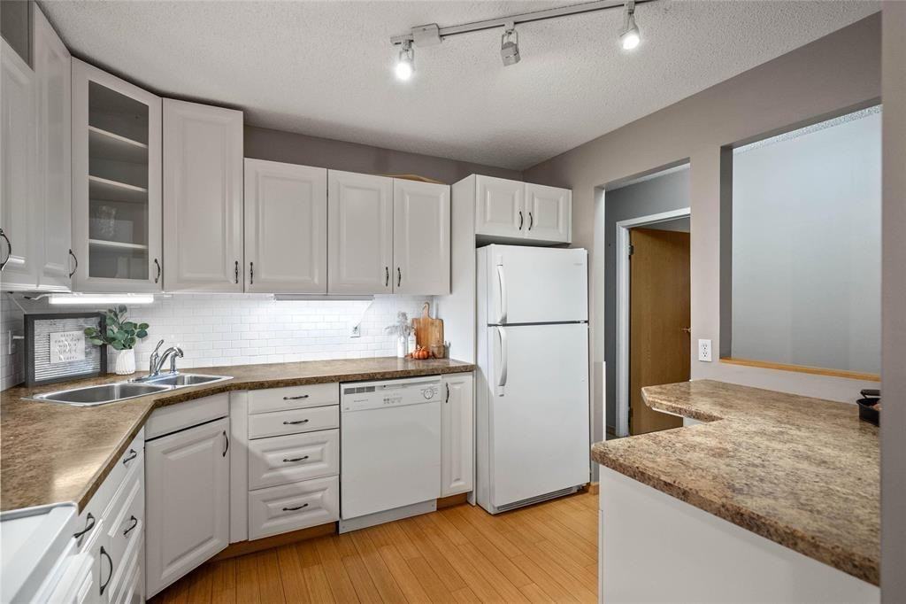 112-1671 Plessis Rd - Photo 4 of 11