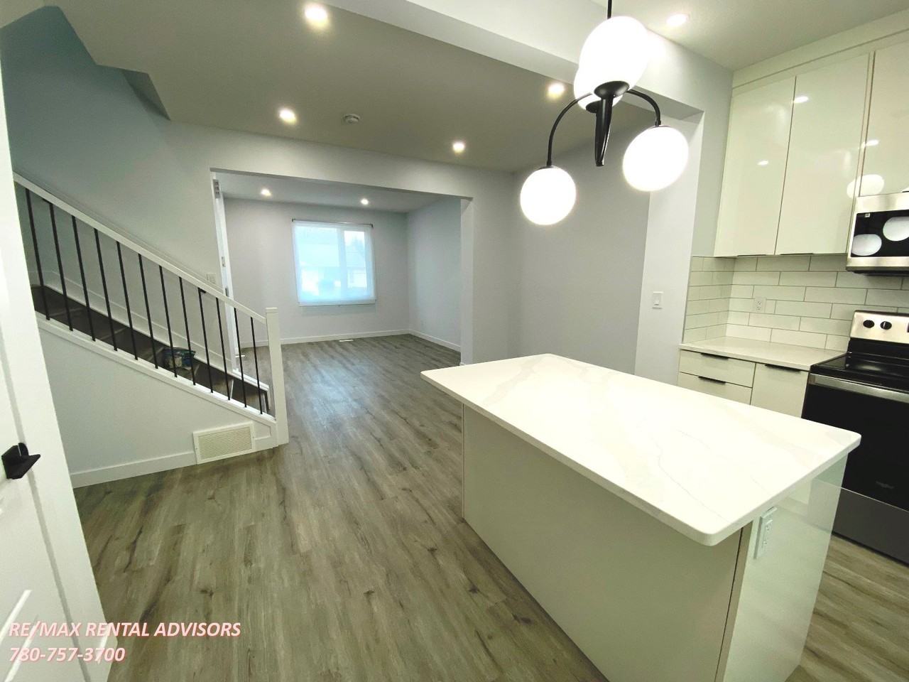 UPPER A 14723 106 Avenue Northwest - Photo 5 of 18
