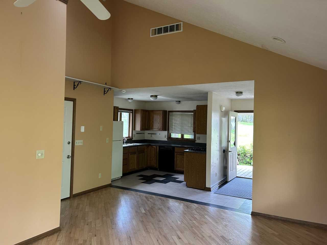 108 S Park St #108 - Photo 4 of 36
