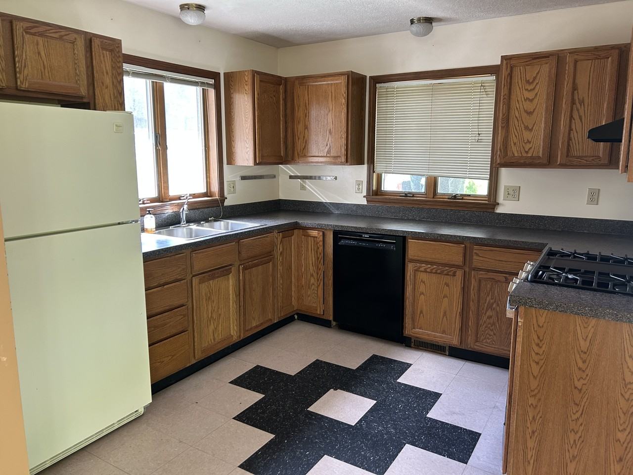108 S Park St #108 - Photo 3 of 36