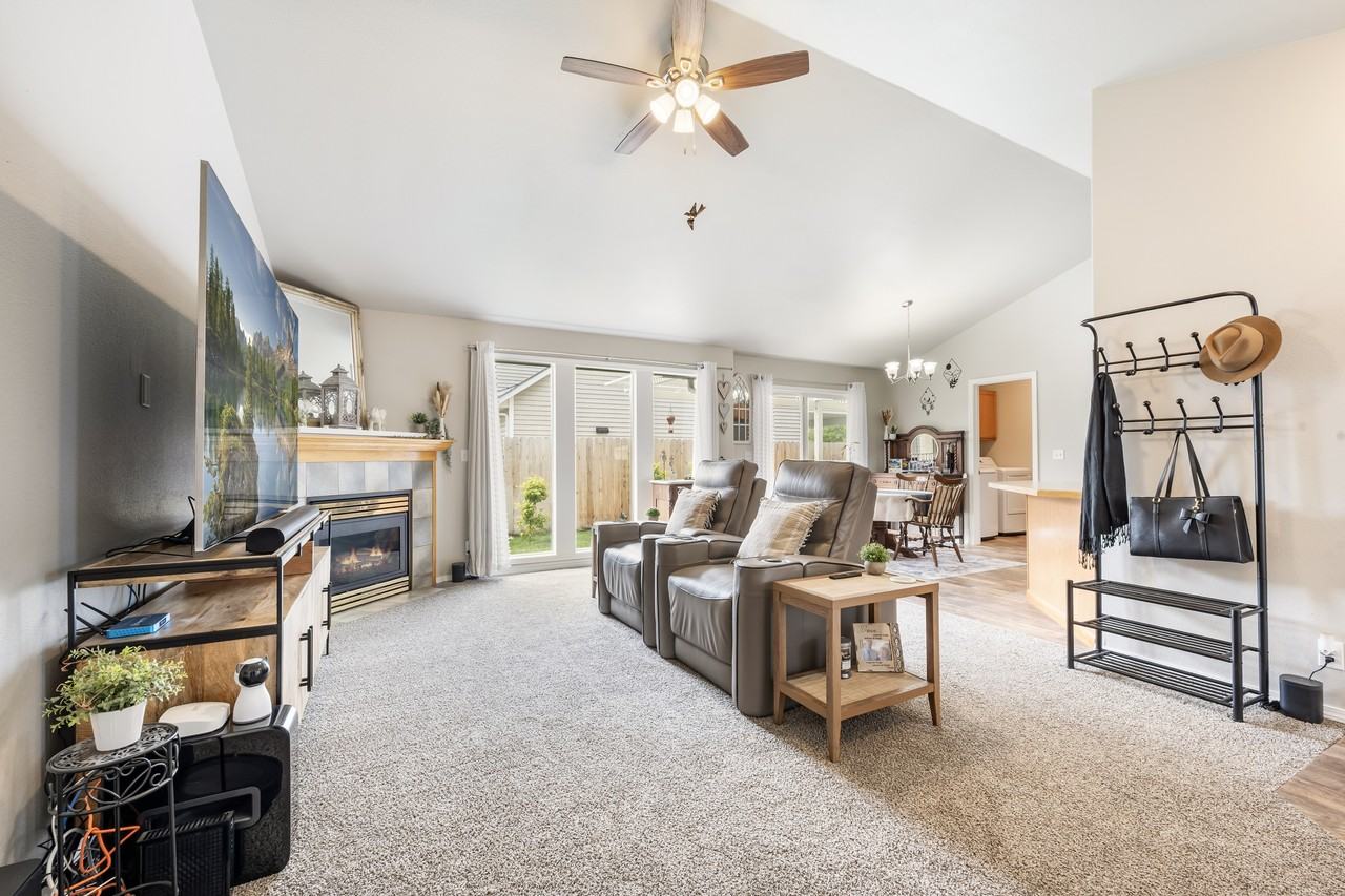 10563 W Stonecrop Dr #1 - Photo 4 of 24