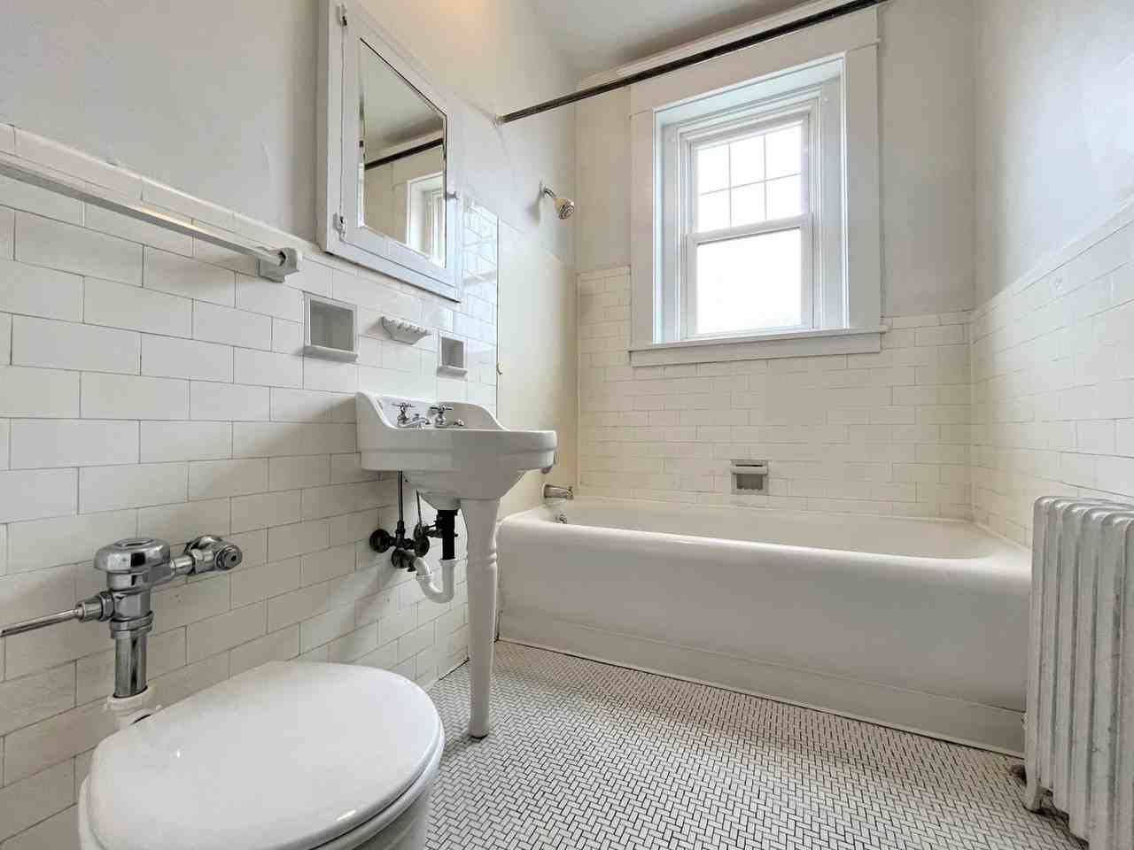 196 Crescent Ave Apt 22a #22A - Photo 7 of 13