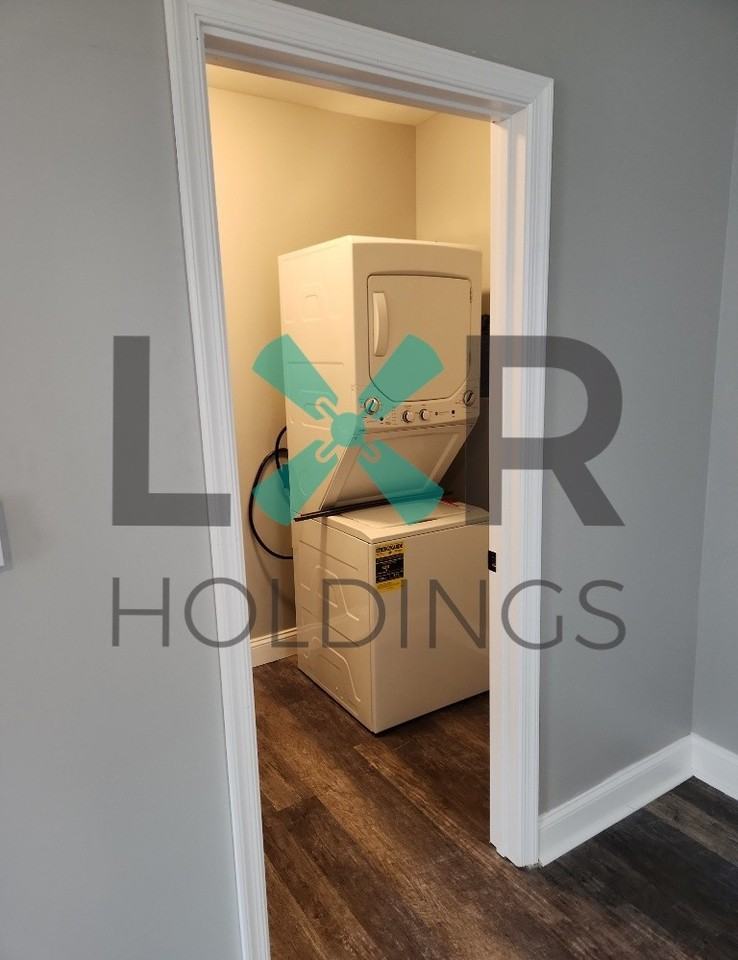 366 E Marshall St #1 - Photo 3 of 13