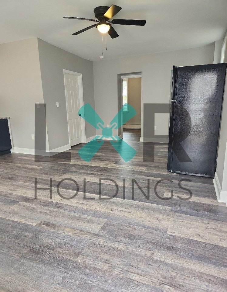 366 E Marshall St #1 - Photo 4 of 13