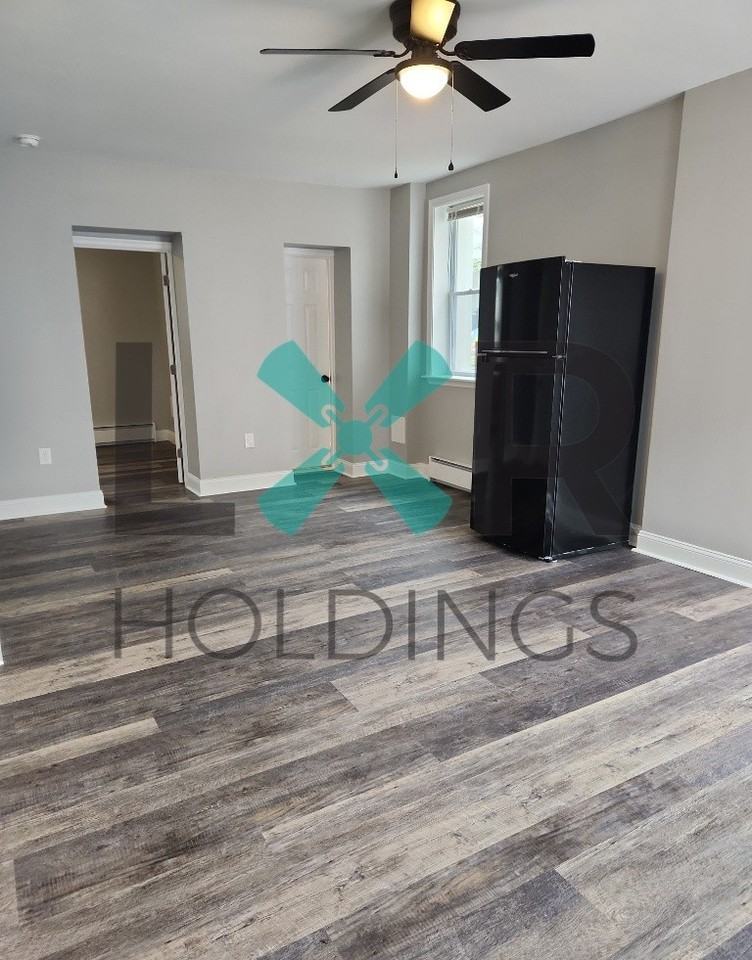366 E Marshall St #1 - Photo 5 of 13