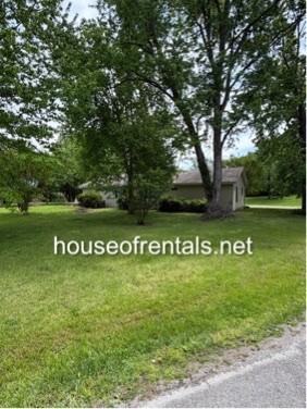 1004 Mockingbird Ln #1 - Photo 3 of 15