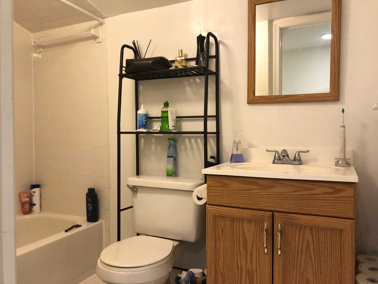 787 Fairmont St Nw #1 - Photo 5 of 32