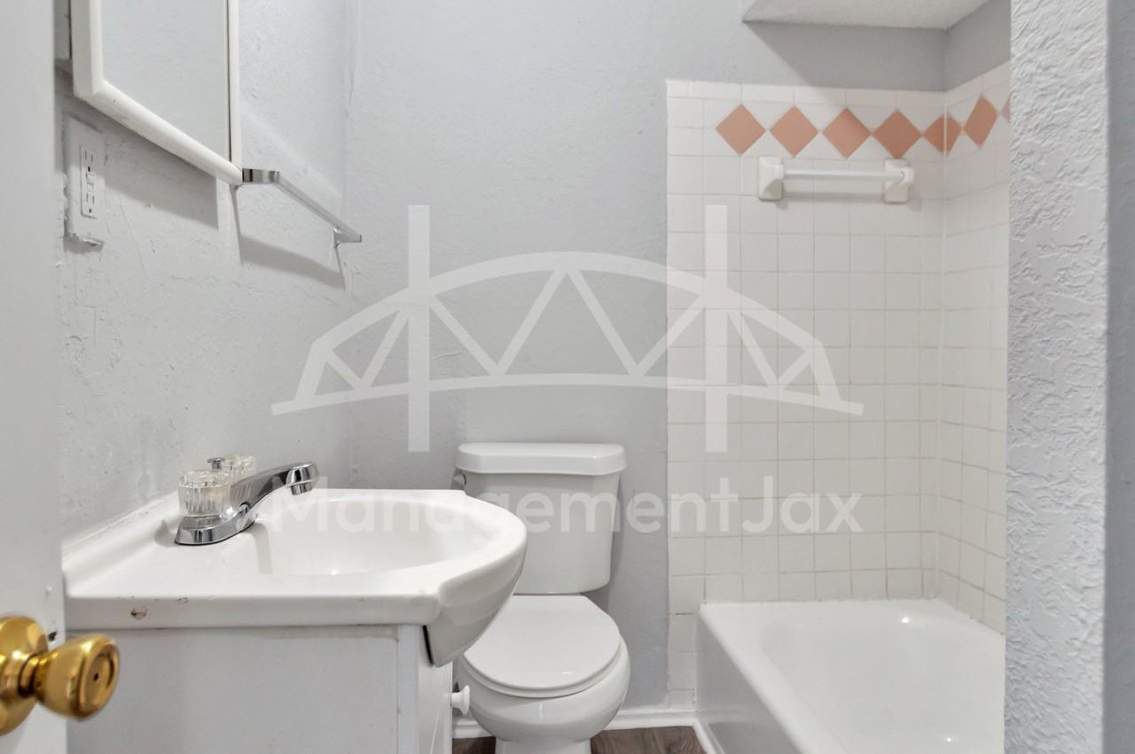 1842 W 26th St #1 - Photo 7 of 15