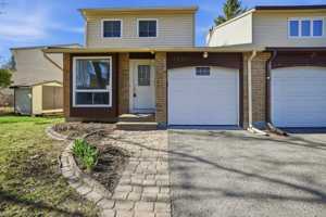 featured image of 7922 Decarie Dr