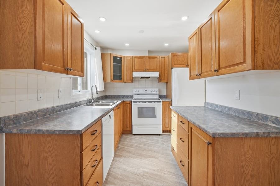 7922 Decarie Drive - Photo 5 of 13