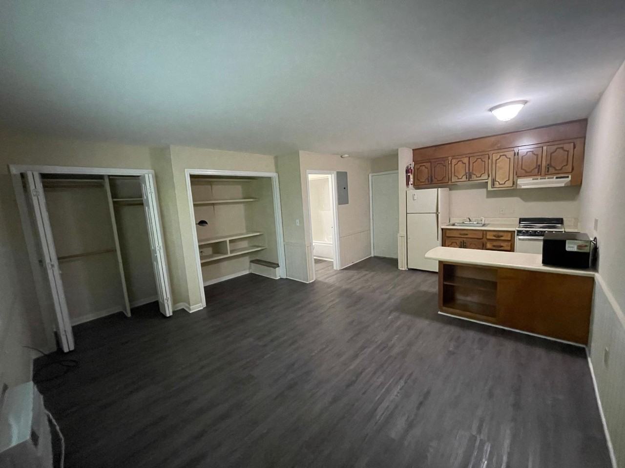 Studio Apartment at Cochran - Photo 3 of 11
