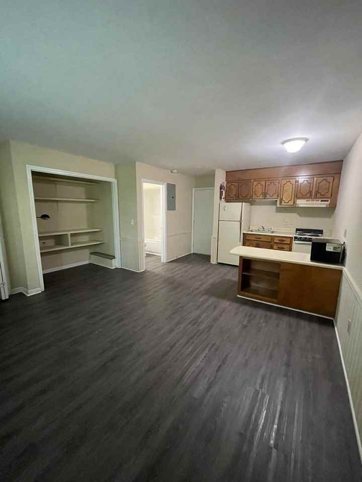 Studio Apartment at Cochran - Photo 5 of 11