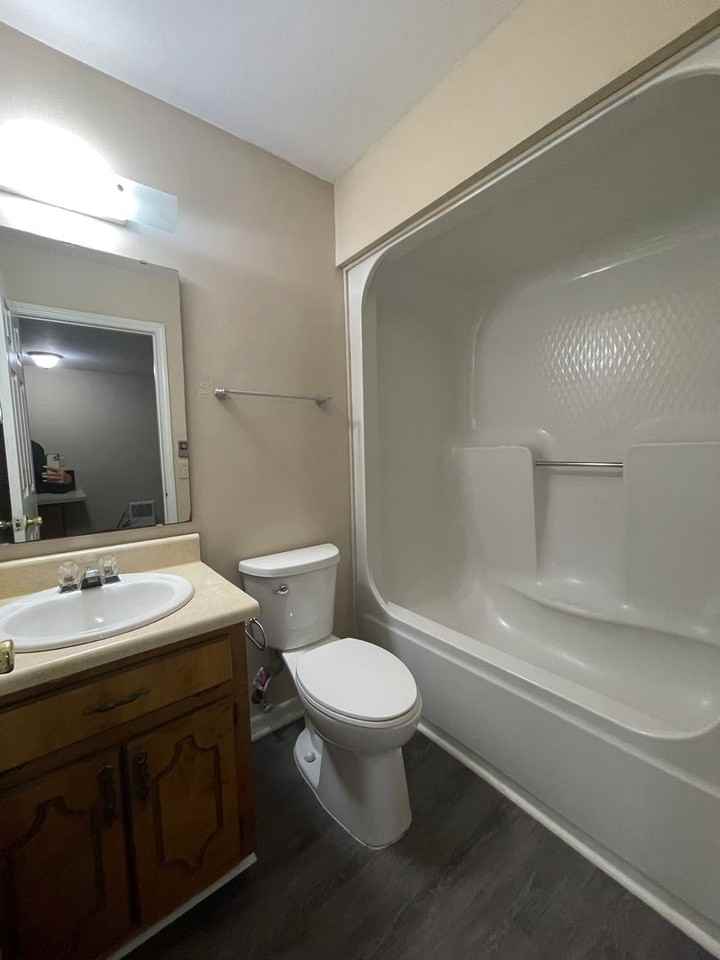Studio Apartment at Cochran - Photo 6 of 11