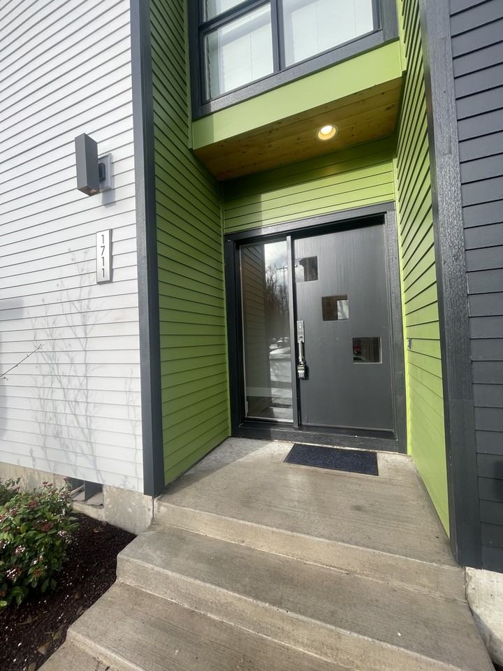 1711 Se Ramona St #1711