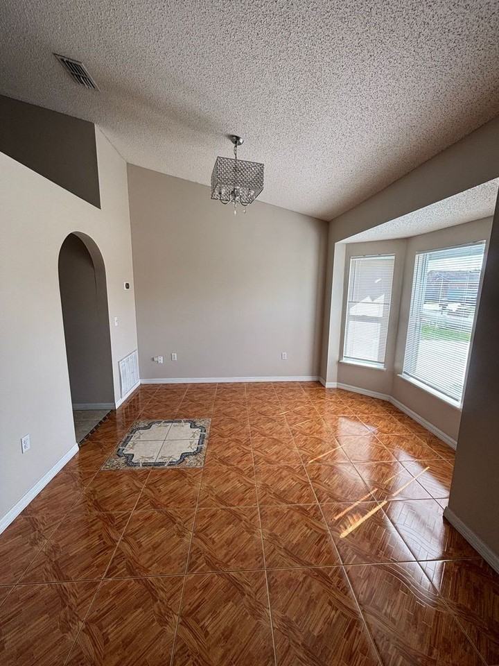 214 Chadworth Dr - Photo 3 of 21