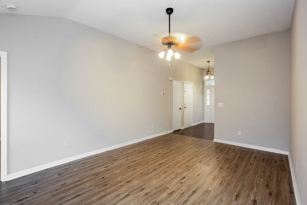 10342 Battle Ct - Photo 7 of 16
