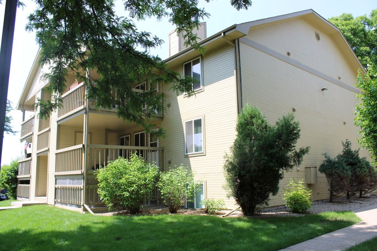 Spacious 2 Bed Condos Near Trails, Parks & Old Town Fort Collins - Photo 4 of 11