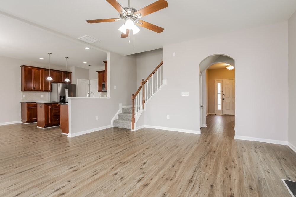 934 Lakemont Dr - Photo 5 of 17