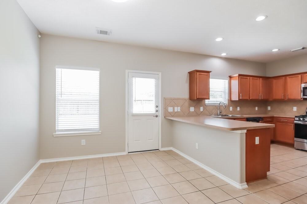 9103 Plume Tree Dr - Photo 6 of 17