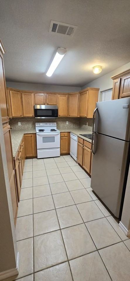 3615 Oldenburg Ct - Photo 4 of 11