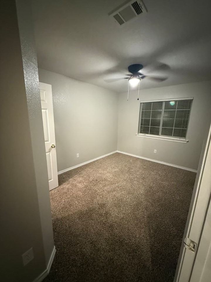 3615 Oldenburg Ct - Photo 7 of 11