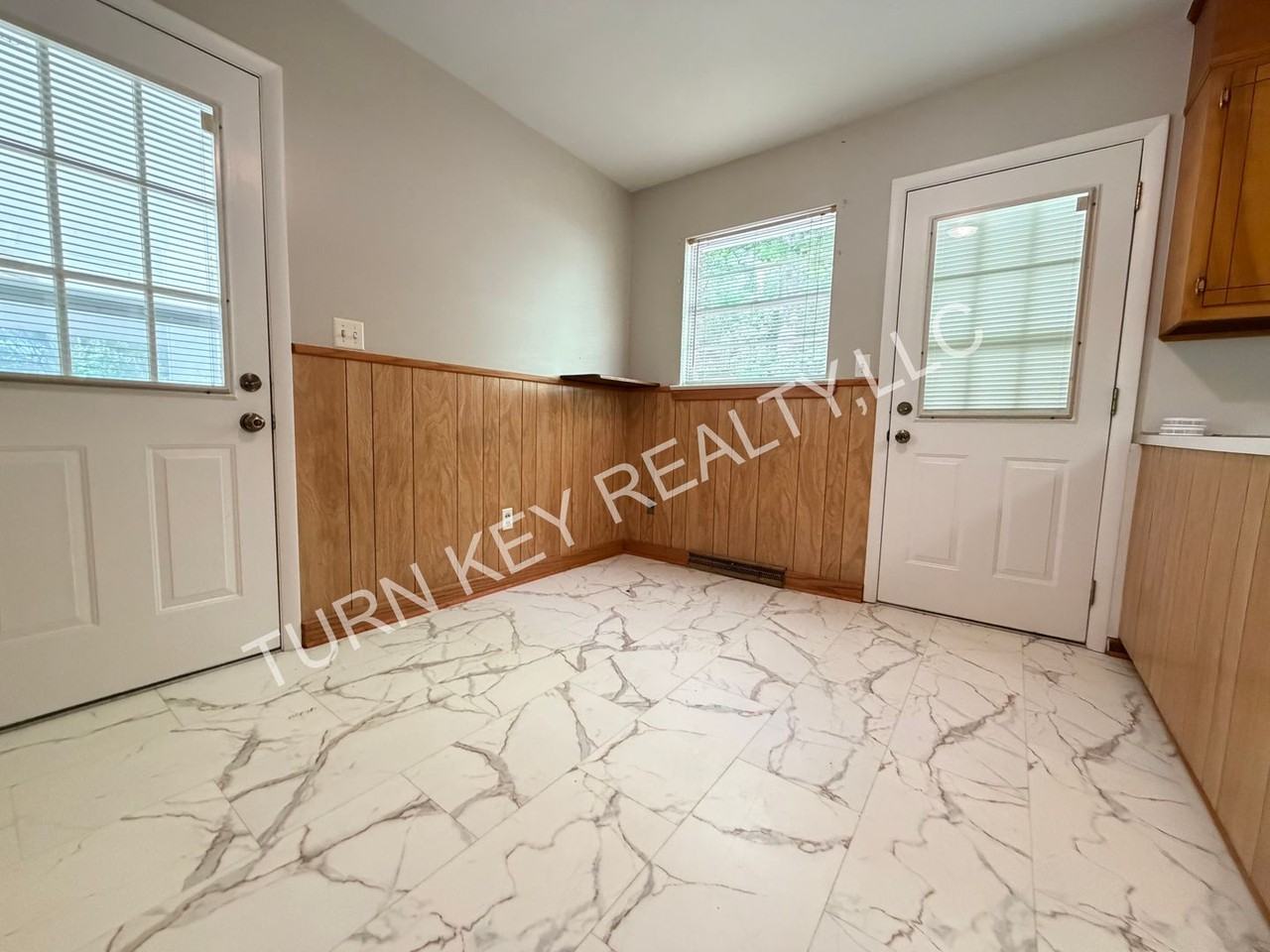 444 Harden Rd - Photo 4 of 14