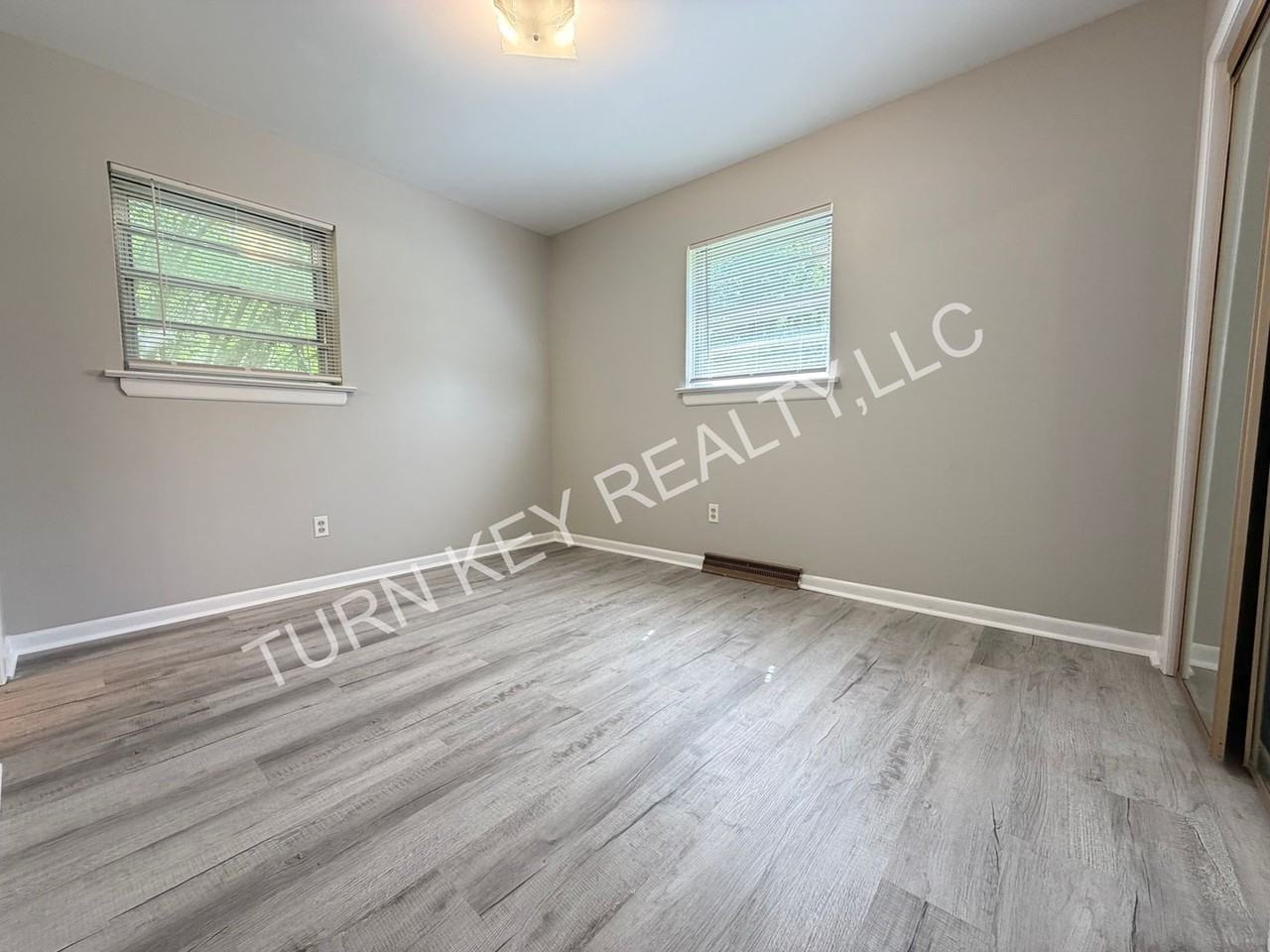 444 Harden Rd - Photo 5 of 14