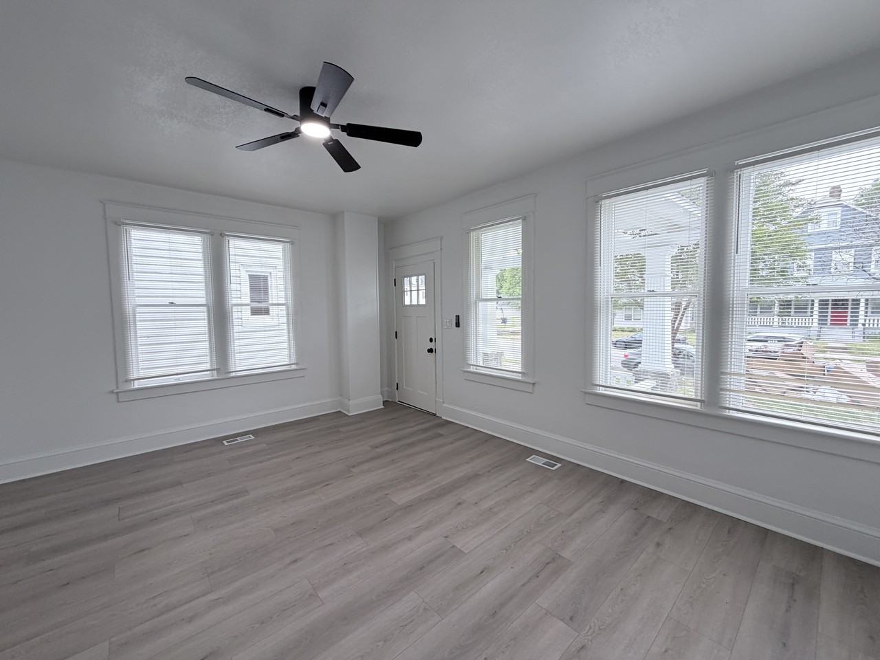 1439 Chesapeake Ave #1 - Photo 3 of 20