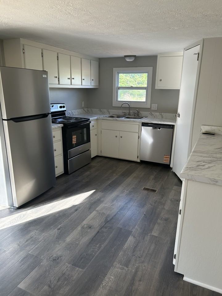 601 Moores Dr #1 - Photo 5 of 18