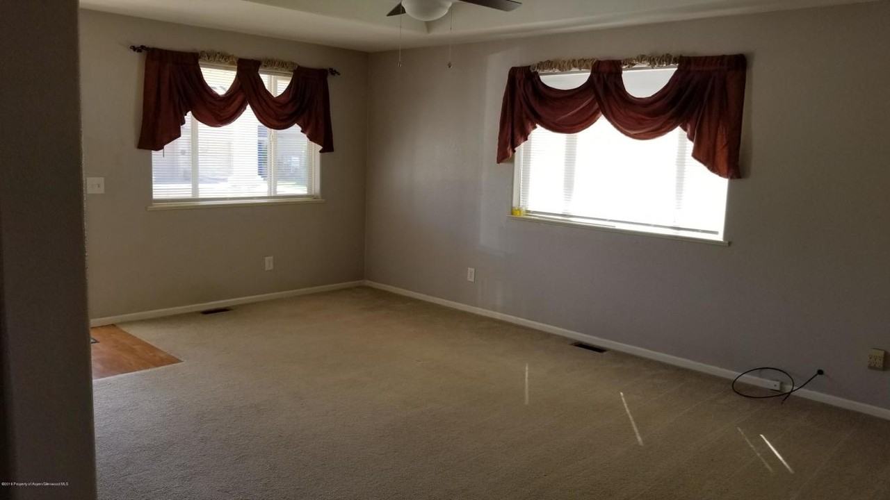 105 Creek St #105 - Photo 3 of 9