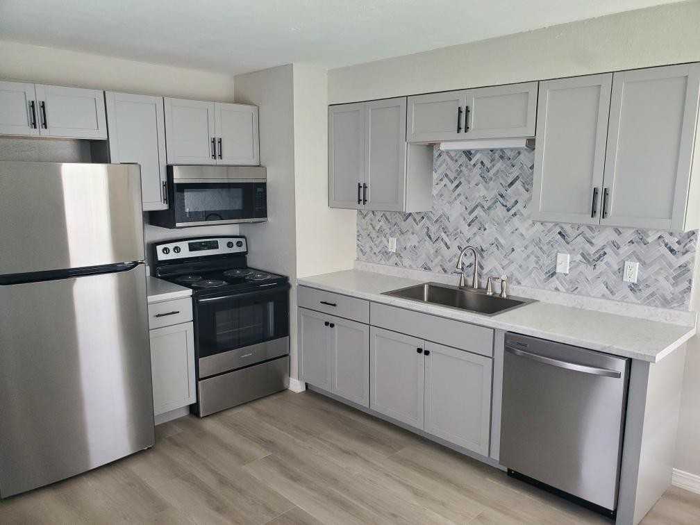 2219 Pershing St #1 - Photo 4 of 11