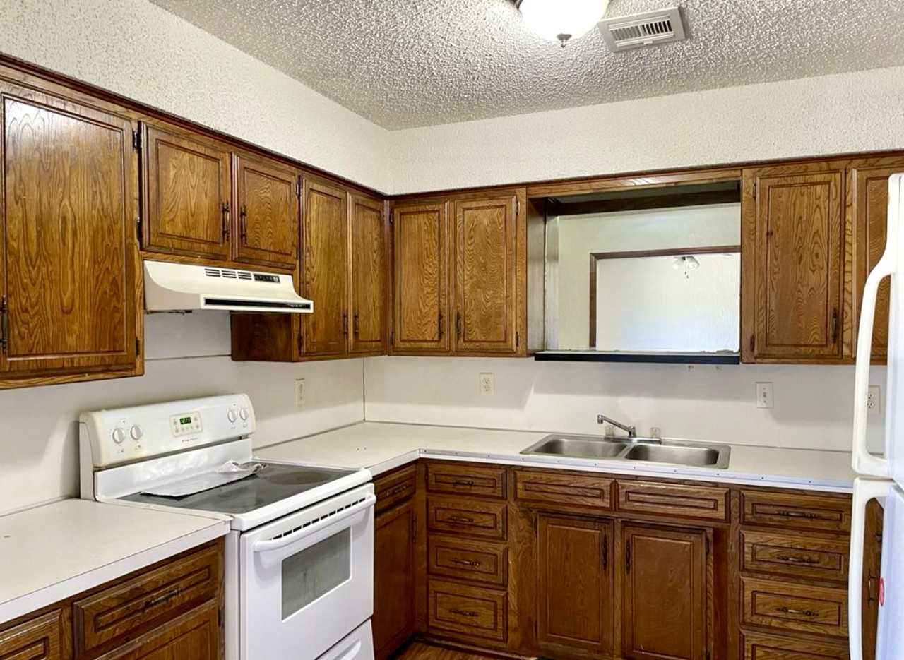 Jamestown Apartments 6 #1 - Photo 2 of 13
