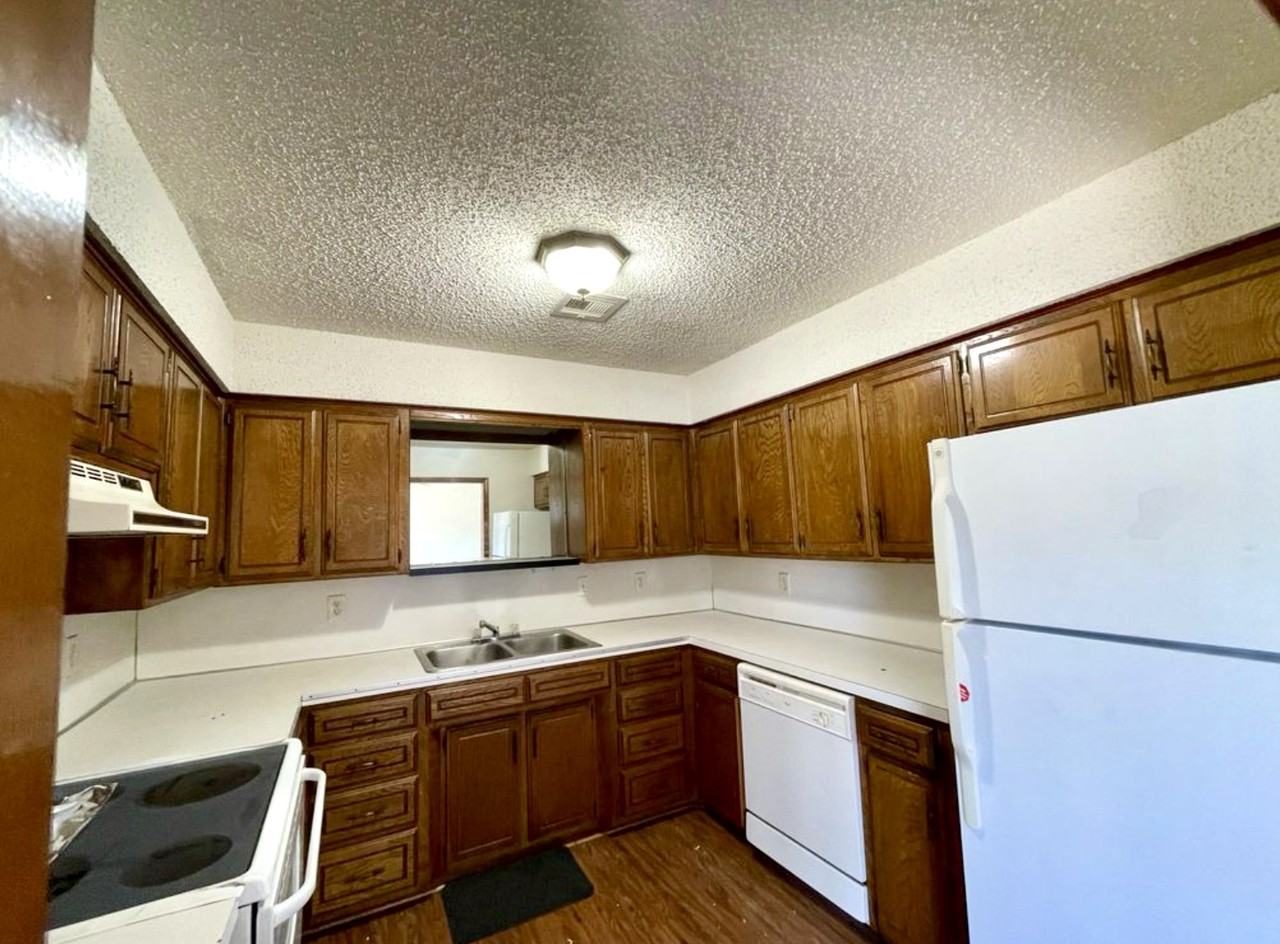 Jamestown Apartments 6 #1 - Photo 3 of 13
