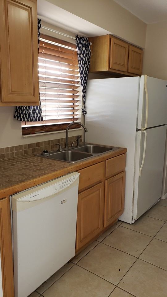 23 Ocean Breeze Cir #15 - Photo 3 of 32
