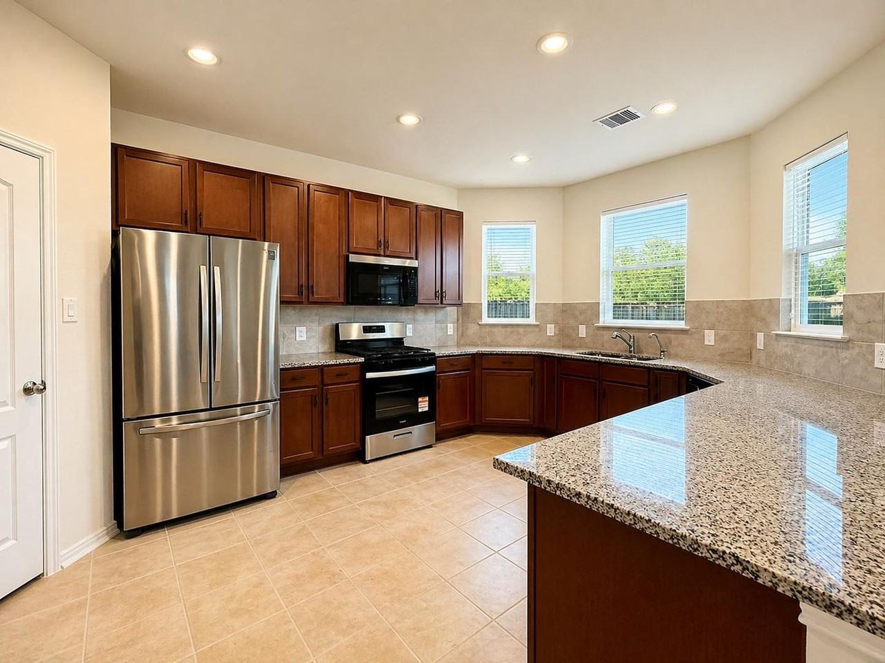 21114 Montego Bay Dr - Photo 3 of 21