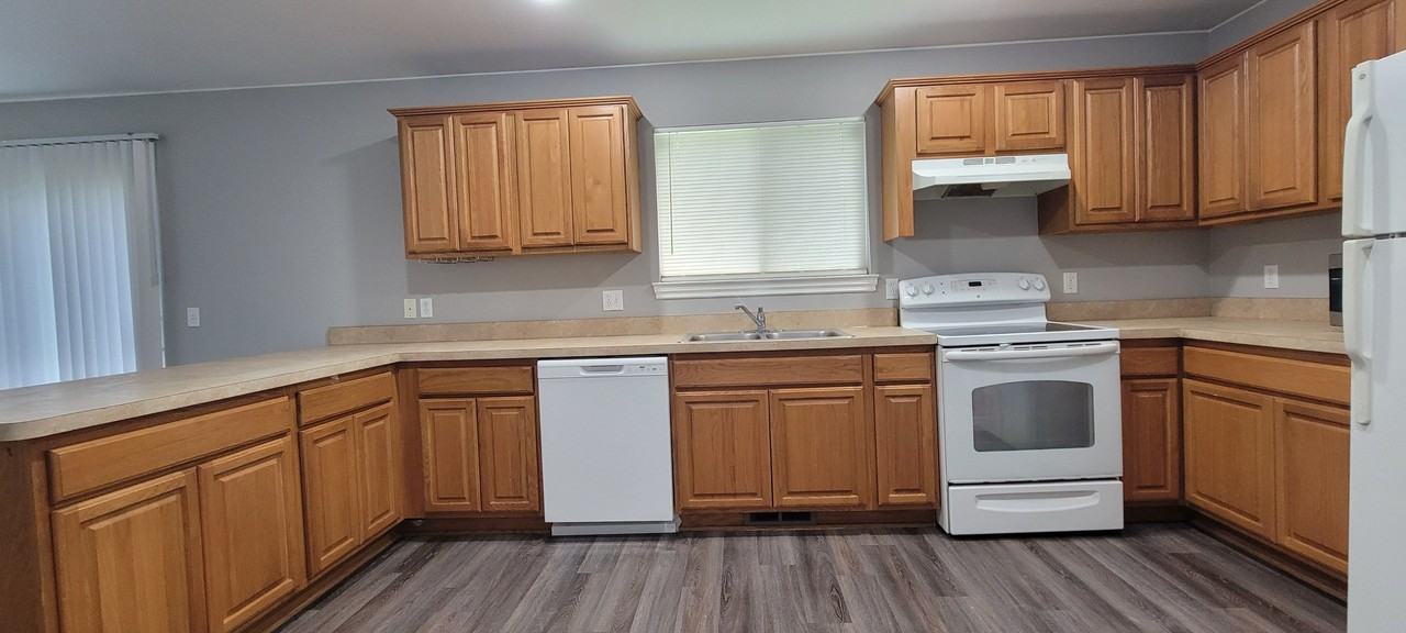 3253 E 11 Mile Rd - Photo 5 of 20