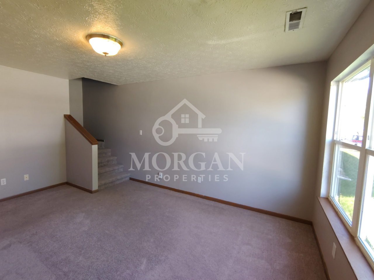 1724 Greenwood Dr - Photo 2 of 8