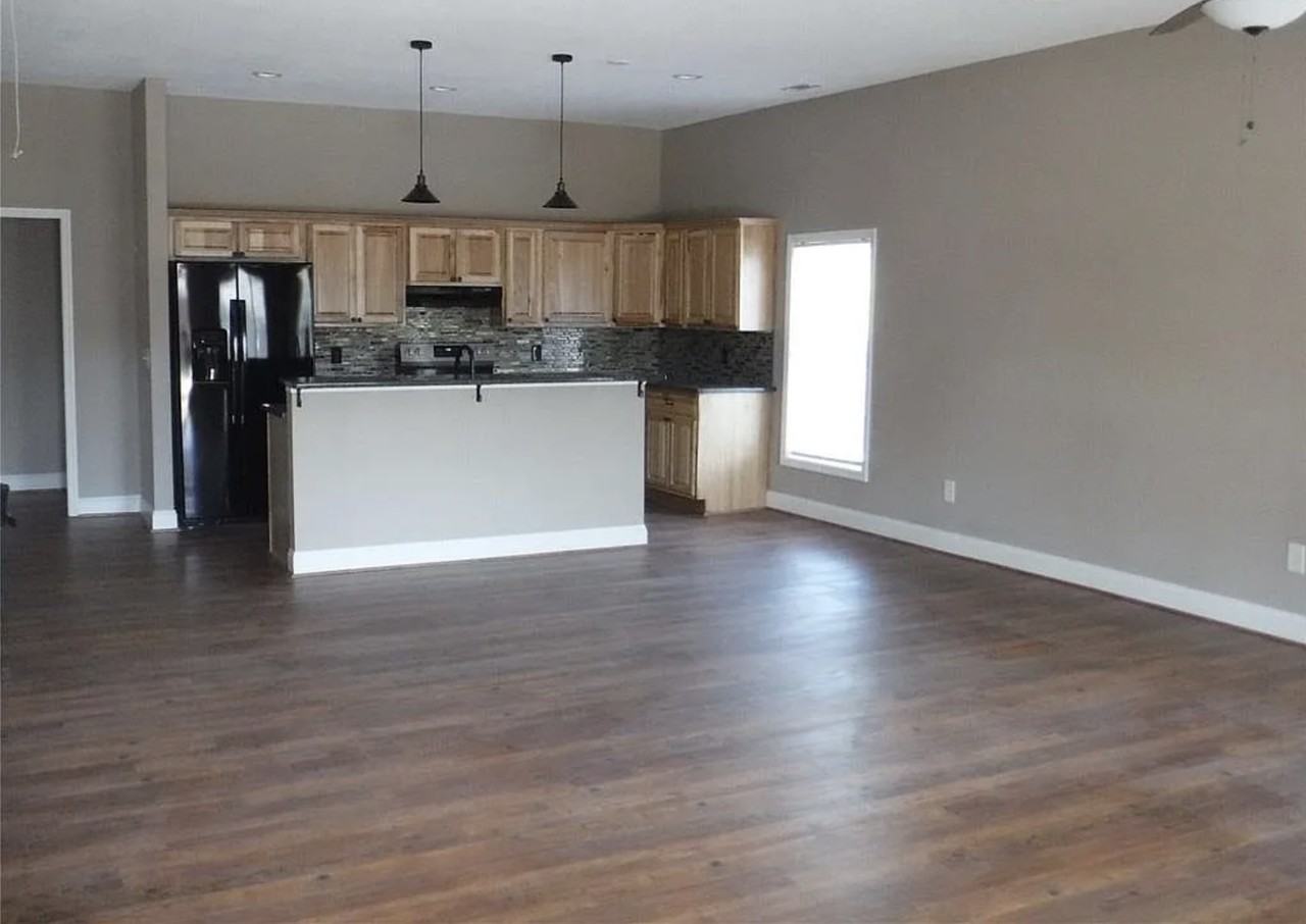 308 S Poplar St #3 - Photo 2 of 9
