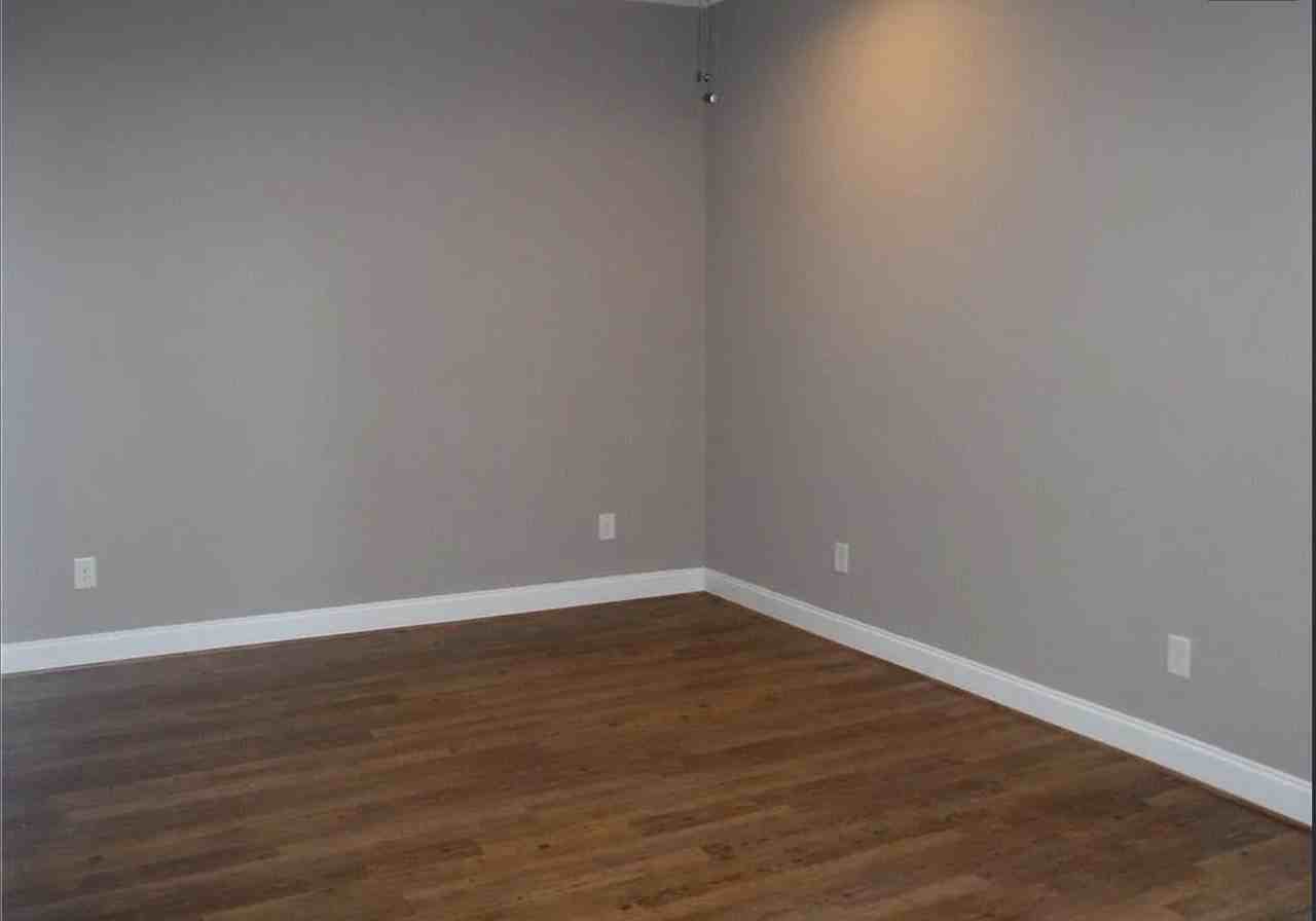 308 S Poplar St #3 - Photo 3 of 9
